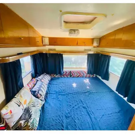 каравана робинзон крузо Camping Bŭnzarito